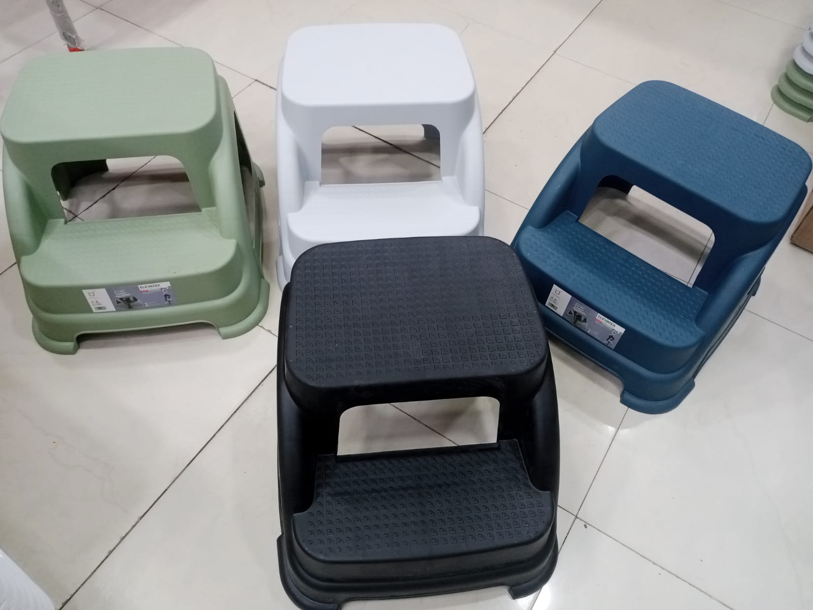 ZIDELLO Strong Grip Step Stool