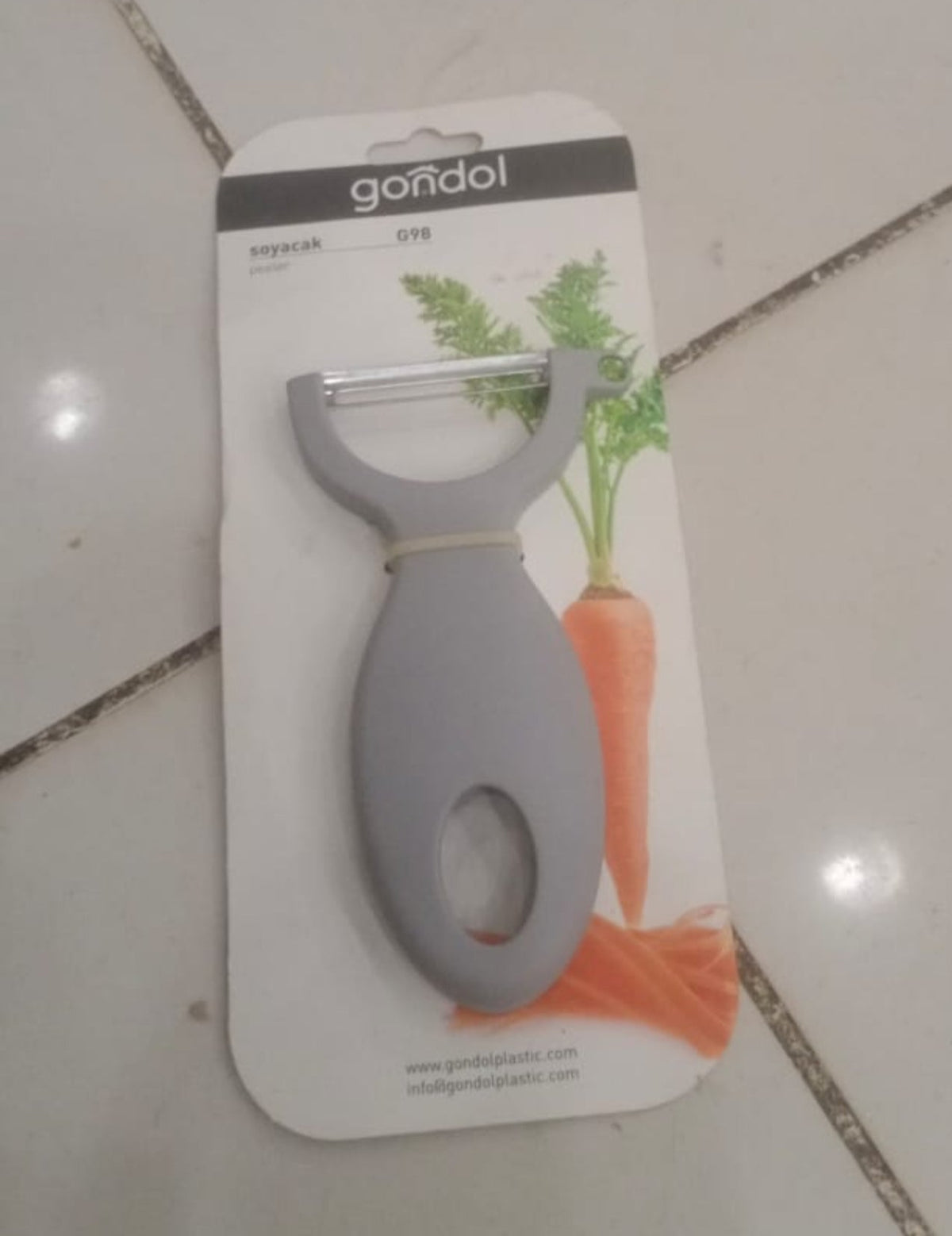  Zidello 2-in-1 Fruit Peeler & Knife – An ergonomic, stainless steel kitchen tool designed for both peeling and slicing fruits. This multi-use tool combines convenience and functionality, featuring a comfortable handle for easy use.