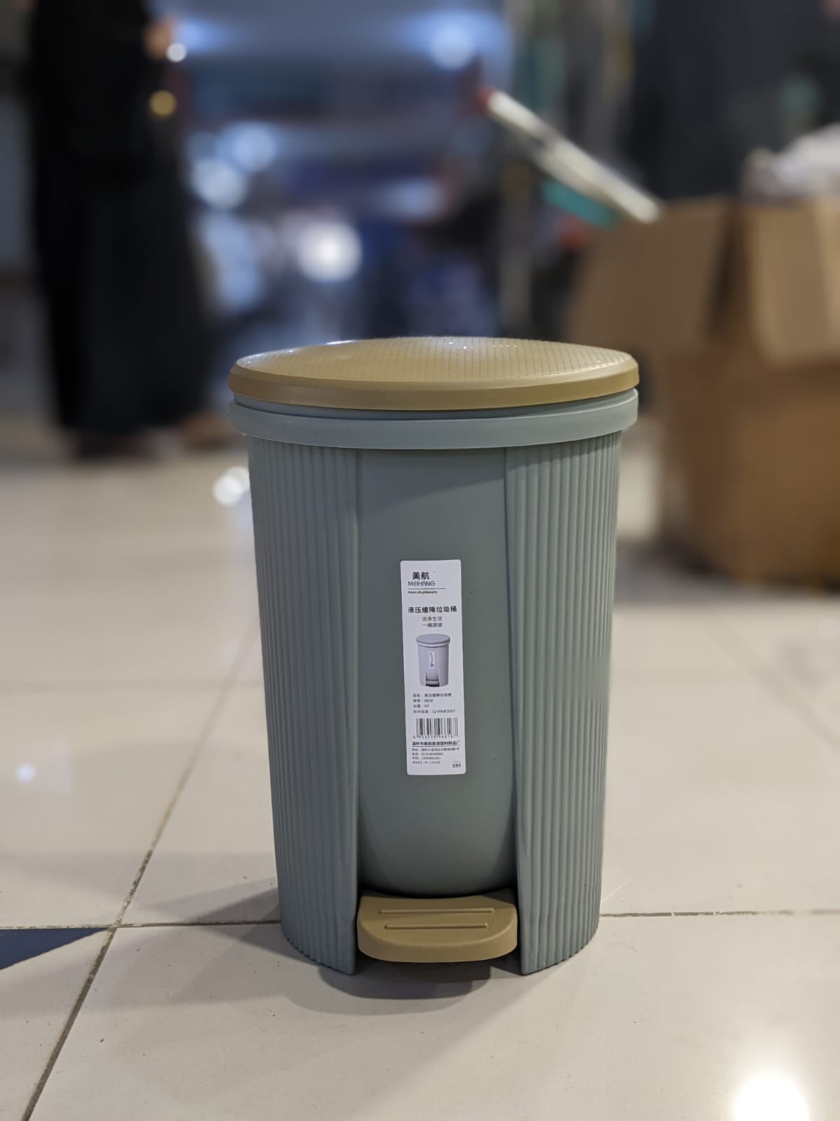 Zidello round pedal dustbin, compact foot-operated garbage bin with textured design, durable plastic trash can for kitchen, bathroom, and office use.